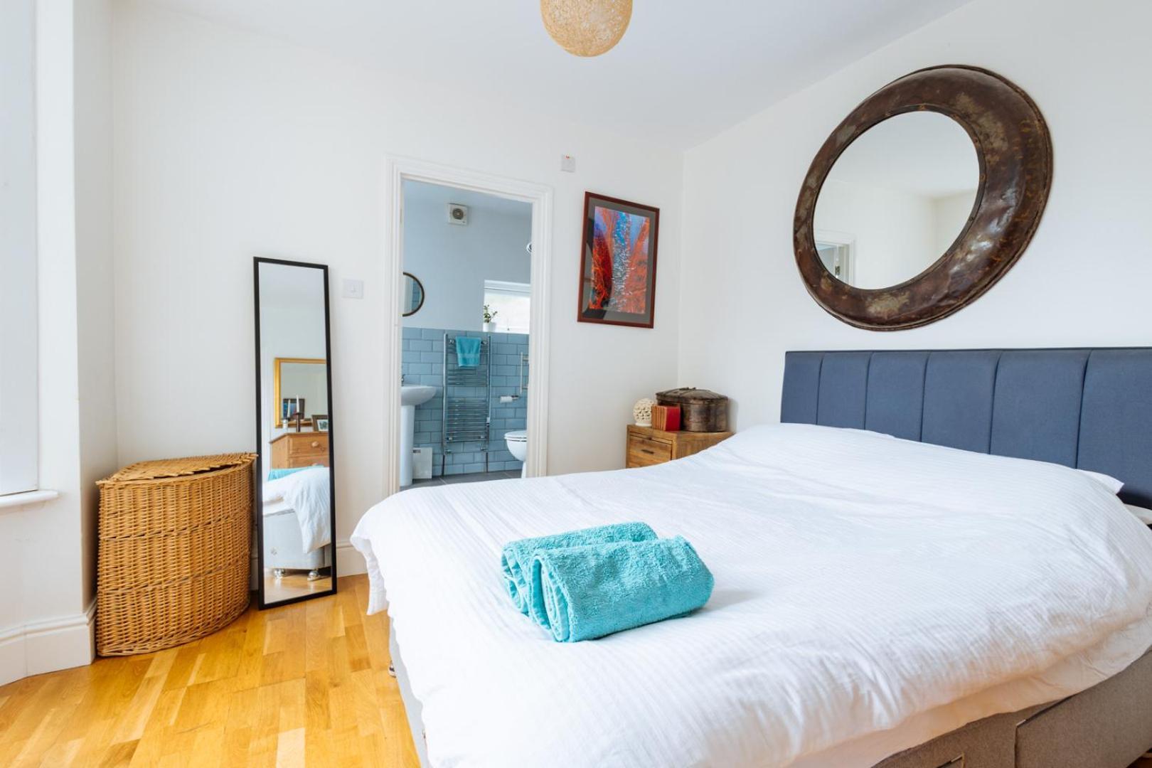 Unique Private Apartment W/ Easy Access To Central Лондон Екстериор снимка